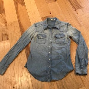Levi’s snap button shirt